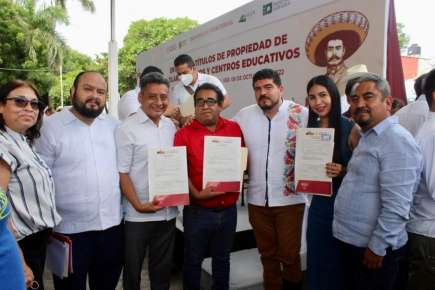 Zenyazen se congratuló porque el programa de escrituración de escuelas sea modelo nacional