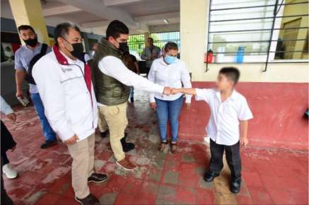Zenyazen atendió peticiones en planteles de Coatzacoalcos; su prioridad es que niñas, niños y adolescentes cuenten con instalaciones dignas