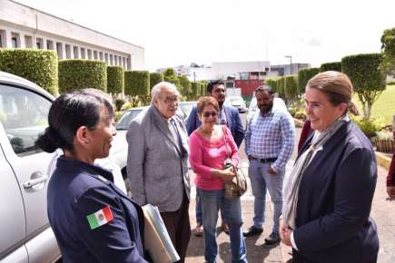 Dona Congreso tres unidades automotrices a Bomberos de Xalapa
