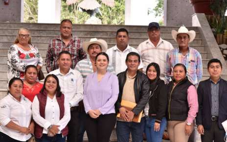 Se reúne Diputada con autoridades de Mecayapan y Tatahuicapan de Juárez   