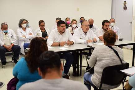 Zenyazen se reúne con padres de jóvenes de la Técnica 67 en Álamo