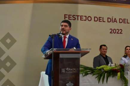 Zenyazen Escobar reconoce labor de trabajadores administrativos de la SEV, en el Día del Empleado