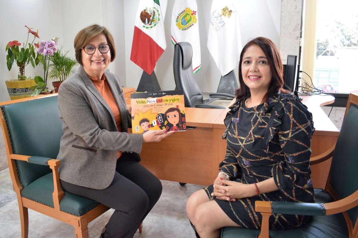 Recibe Presidenta del Congreso libro para niños sobre datos personales   