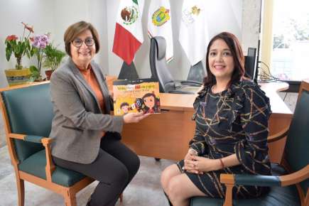 Recibe Presidenta del Congreso libro para niños sobre datos personales   