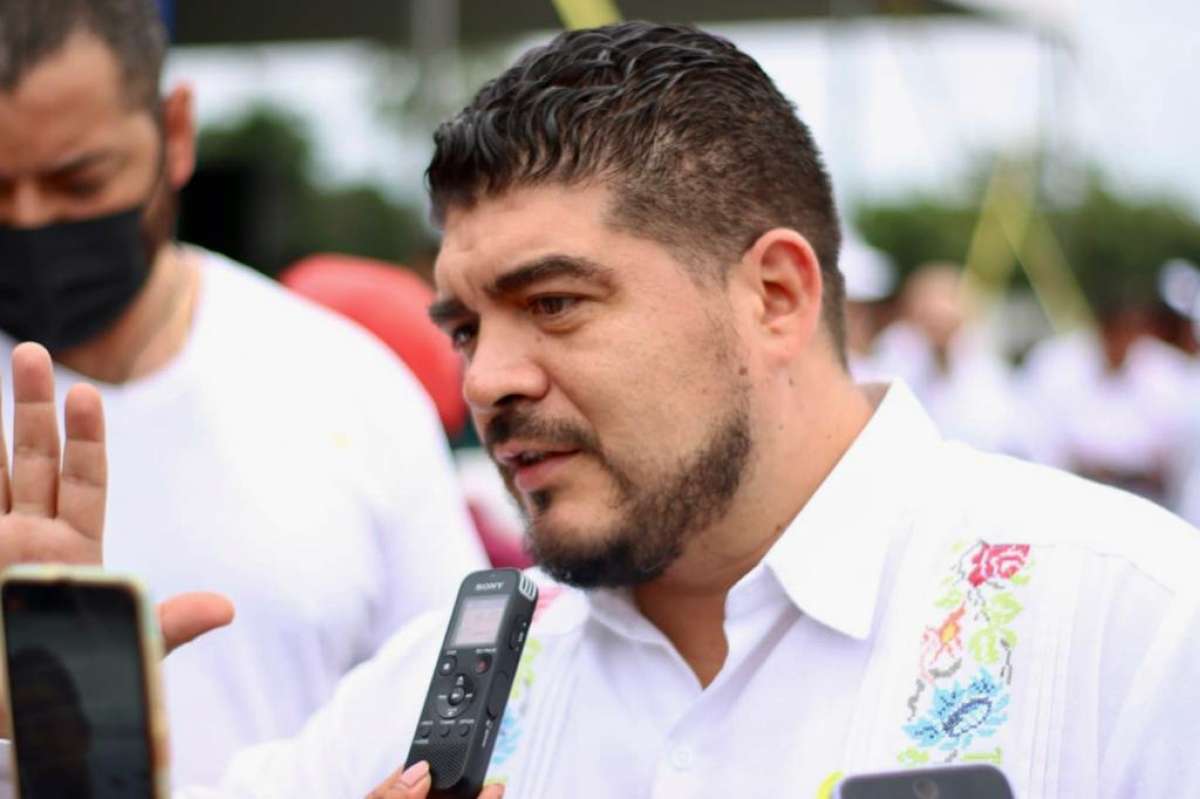 Zenyazen Escobar anuncia contrataciones cada 15 días para cubrir horas de secundaria