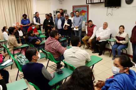Zenyazen reitera compromiso con la juventud veracruzana tras reunión con padres de familia de la Telesecundaria Cuauhtémoc