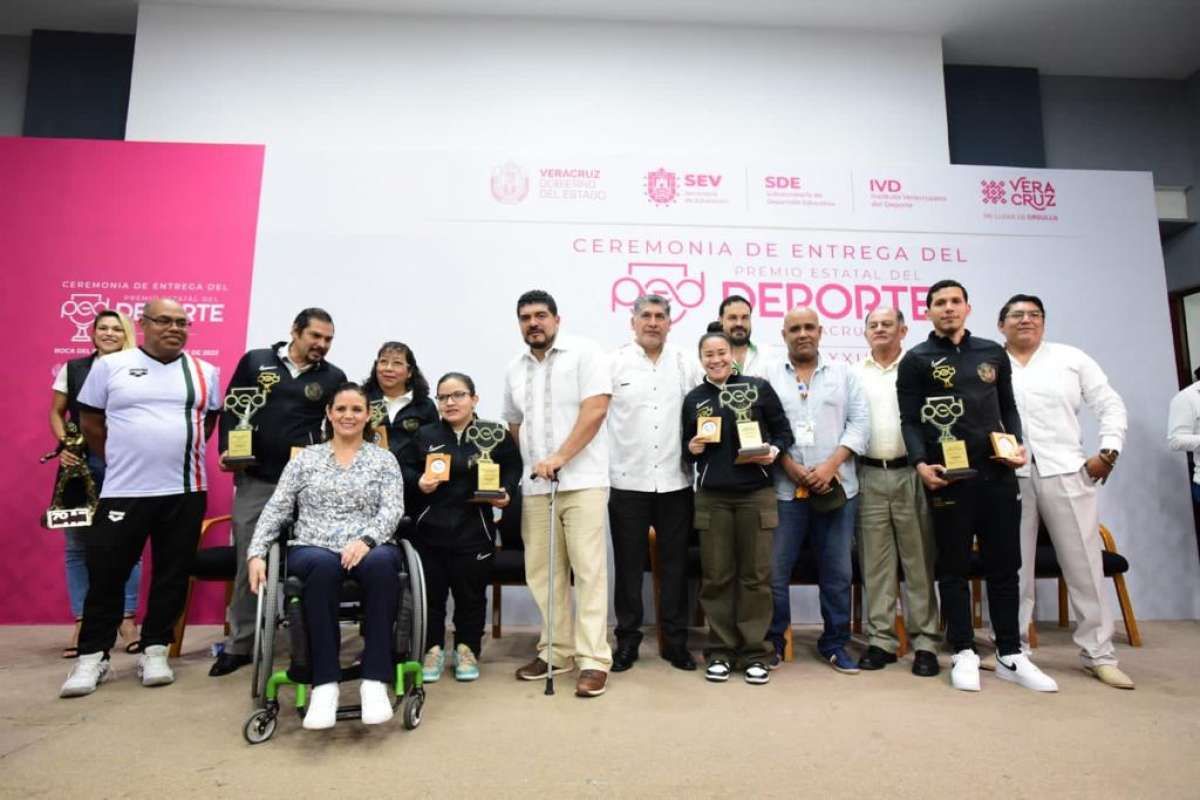 Premio Estatal del Deporte 2022 a destacados paratletas     *Se destinaron 6.5 millones de pesos a incentivos este año: SEV     Veracruz, Ver., 20 de noviembre de 2022.- La paranadadora Naomi Somellera Mandujano, la clavadista Samantha Jiménez Santos; el 