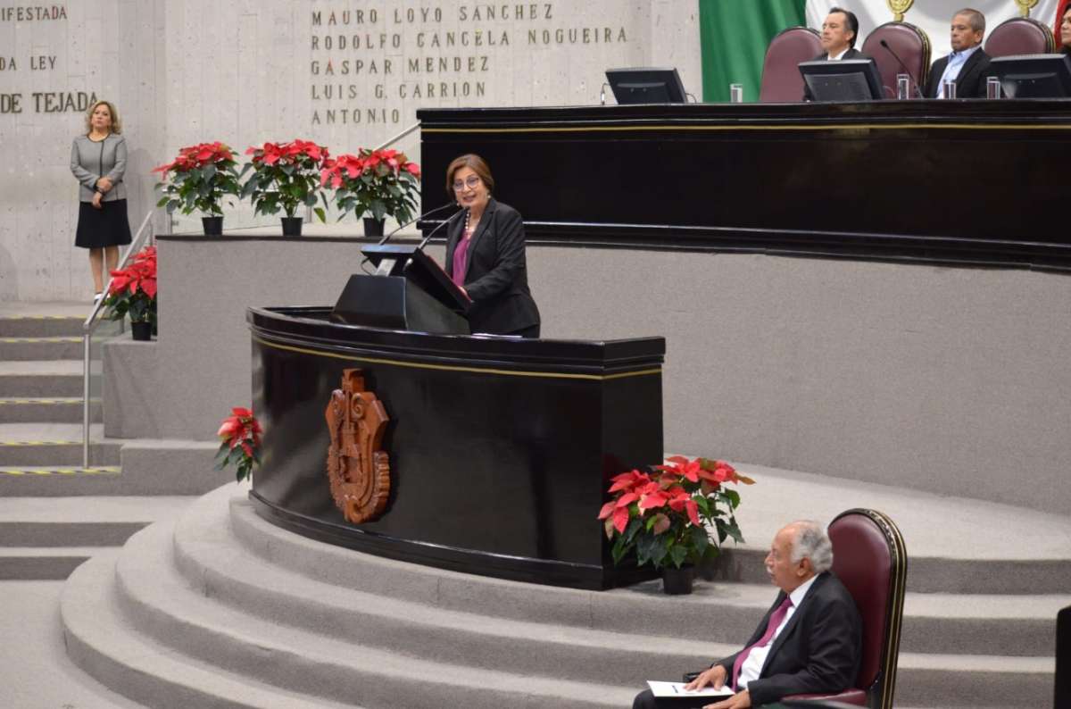 Veracruz reconoce a mujeres y hombres cuyo legado es digno ejemplo para generaciones presentes y futuras: Mago Corro