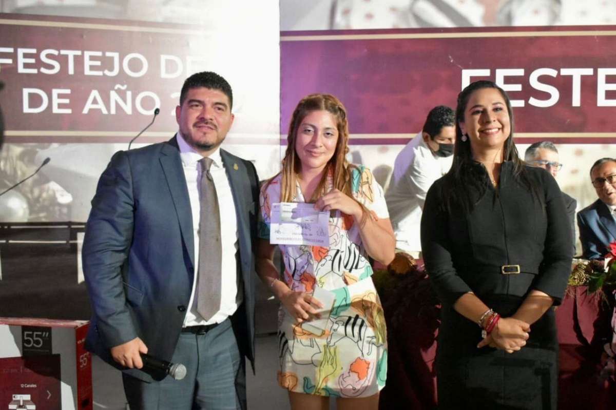 Zenyazen Escobar reconoce labor de trabajadores federales en Festejo de Fin de Año