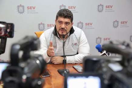 Zenyazen Escobar afirma que se continuará invirtiendo en educación superior