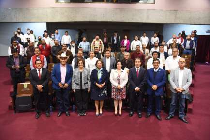 Capacitan en el Congreso a munícipes sobre procedimientos de obras públicas   