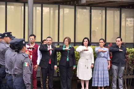 Homenaje a la Bandera es servir a México con lealtad y honradez