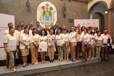 Zenyazen resaltó el amor y respeto a los símbolos patrios en el Día de la Bandera