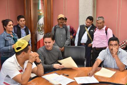 Rafa Fararoni, atento a necesidades de su Distrito; atendió junto con el Líder de la JUCOPO a agentes municipales