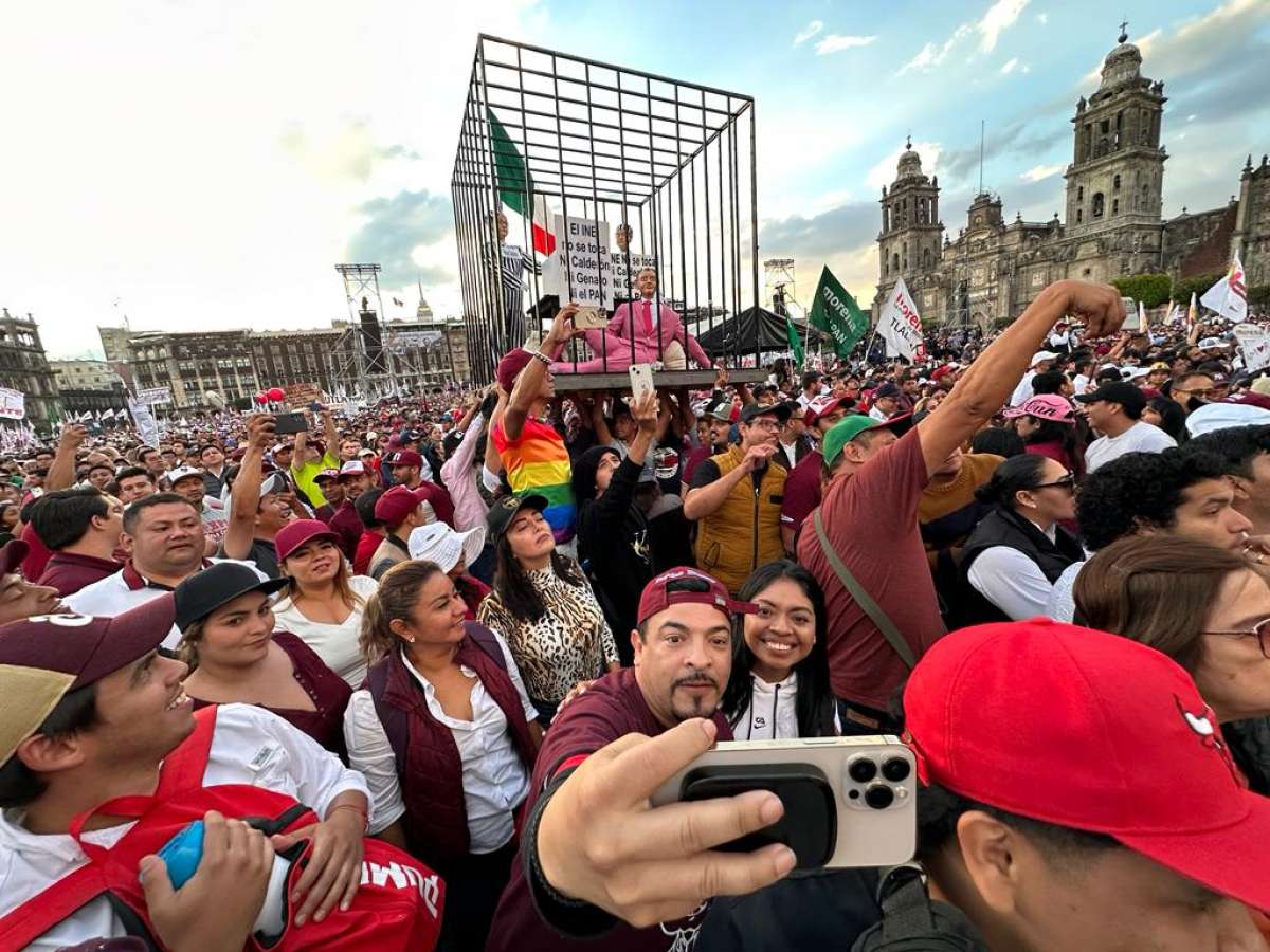¡Lo volvió a hacer! AMLO llenó el Zócalo de la CDMX