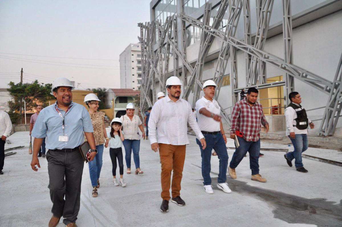 *Zenyazen Escobar supervisa avance de obra de Bachillerato Tecnológico