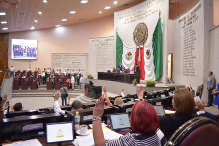 Vota Congreso de Veracruz Minutas sobre servicio público   