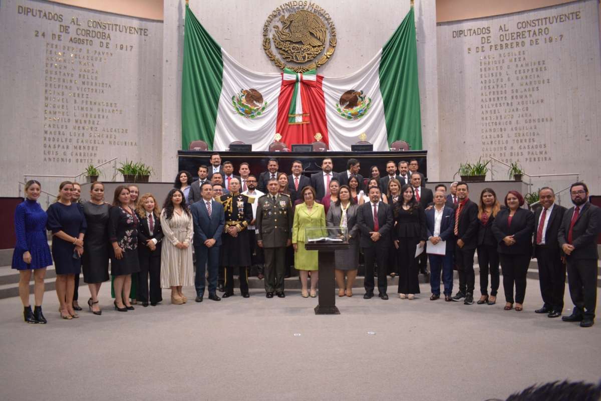 Celebran poderes de Veracruz 200 años del Heroico Colegio Militar