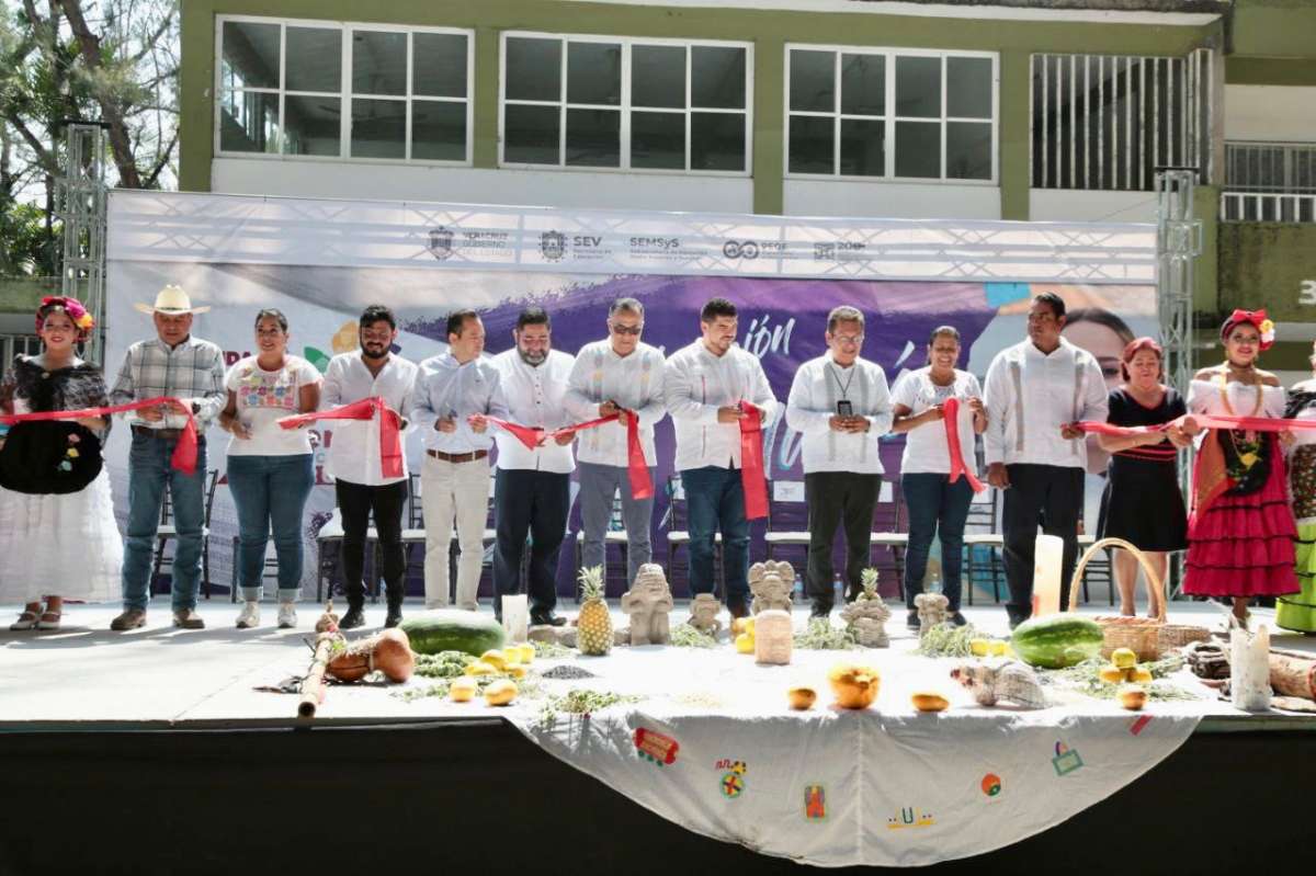 Zenyazen motiva a la juventud a construir su futuro a través del estudio
