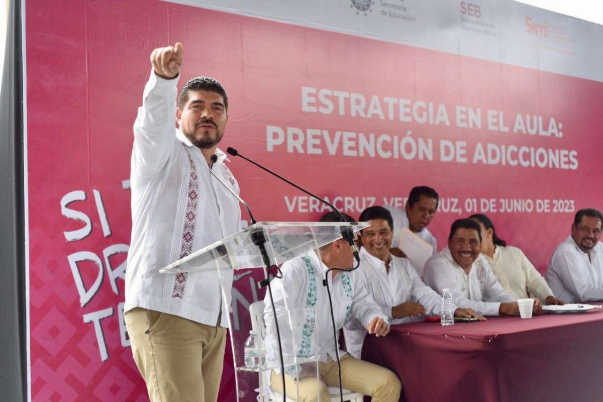 Zenyazen Escobar da seguimiento a la estrategia “Si te drogas, te dañas”