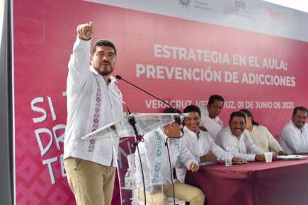 Zenyazen Escobar da seguimiento a la estrategia “Si te drogas, te dañas”
