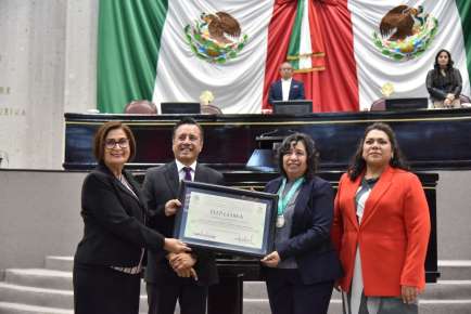 Entrega Congreso el Premio al Mérito Ambiental 2023 a la Dra. Fabiola Sandoval-