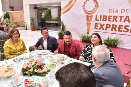Por Día de la Libertad de Expresión, conviven diputados con medios de comunicación