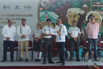 Zenyazen Escobar acompaña al gobernador en inauguración de CONALEP Córdoba