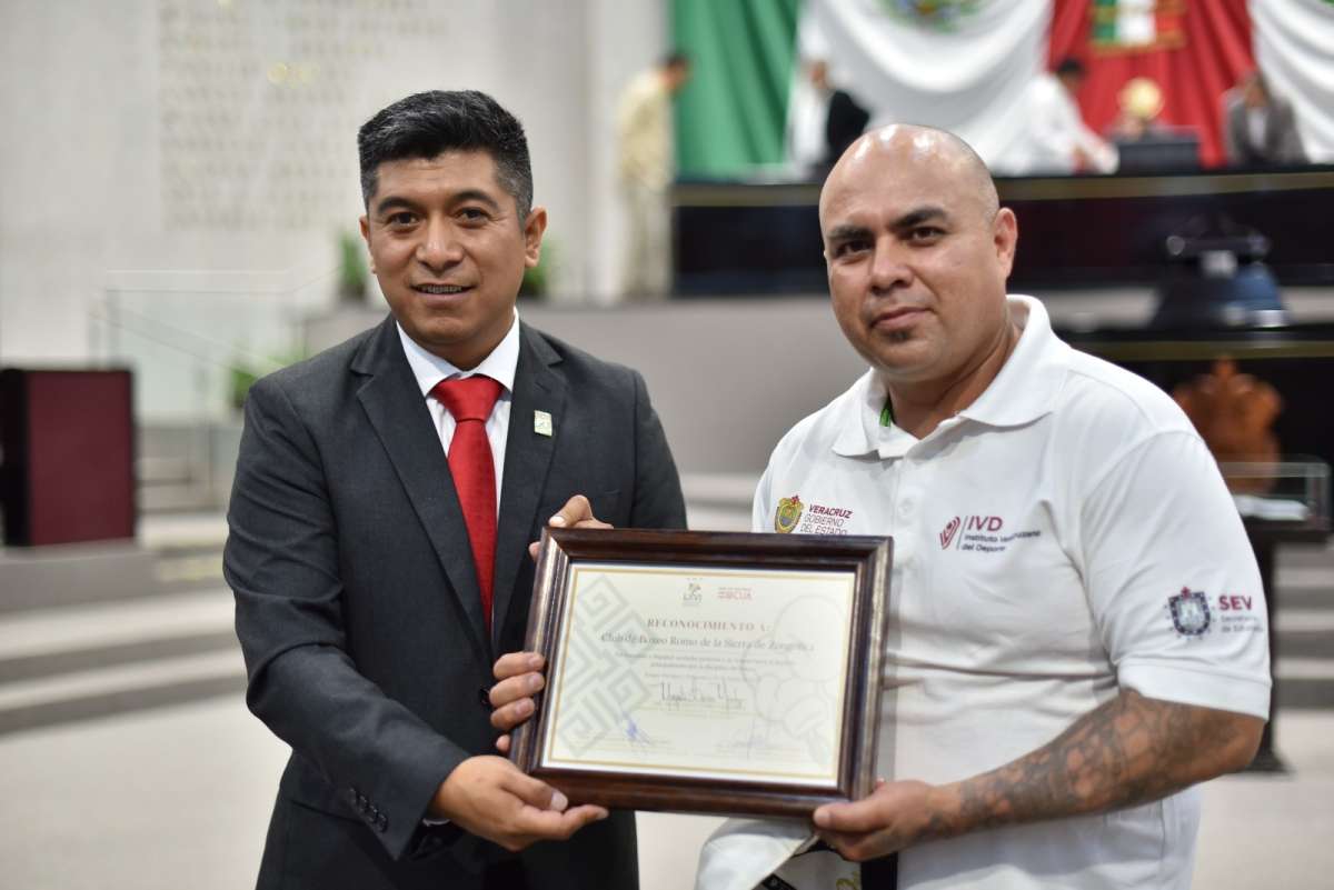 Reconoce Diputado labor del Club de Box Romo del municipio de Zongolica   