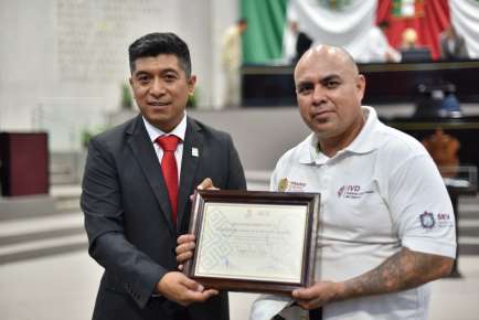 Reconoce Diputado labor del Club de Box Romo del municipio de Zongolica   