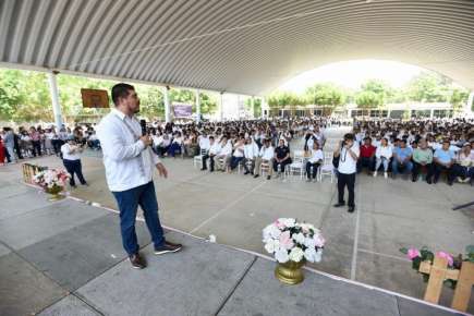 Zenyazen Escobar invita a jóvenes a no dejar estudios para alcanzar sus metas