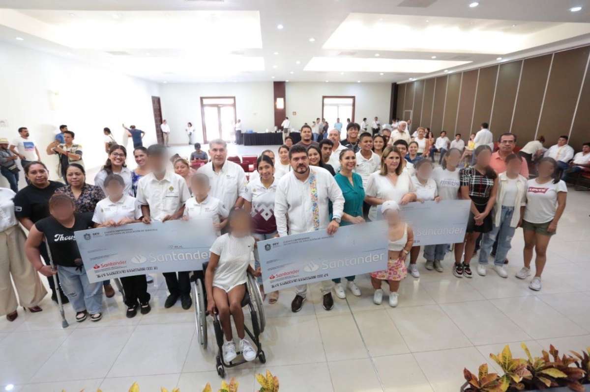 Zenyazen entregó en Poza Rica estímulos económicos a medallistas CONADE 2022