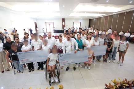 Zenyazen entregó en Poza Rica estímulos económicos a medallistas CONADE 2022