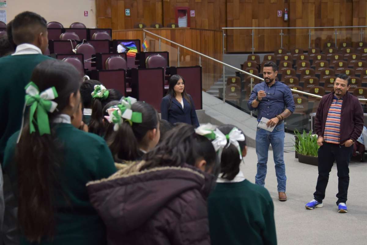 Recibe Congreso a estudiantes de secundaria, de Perote