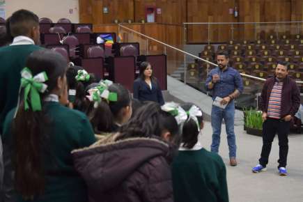 Recibe Congreso a estudiantes de secundaria, de Perote