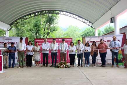 Tras más de una década de gestiones, Zenyazen cumple y entrega escuela nueva a alumnos del Telebachillerato Campo Chico