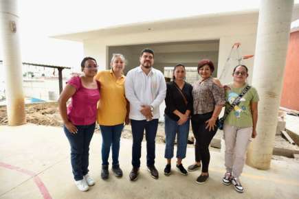Zenyazen Escobar recorre obras que la Cuarta Transformación hace realidad