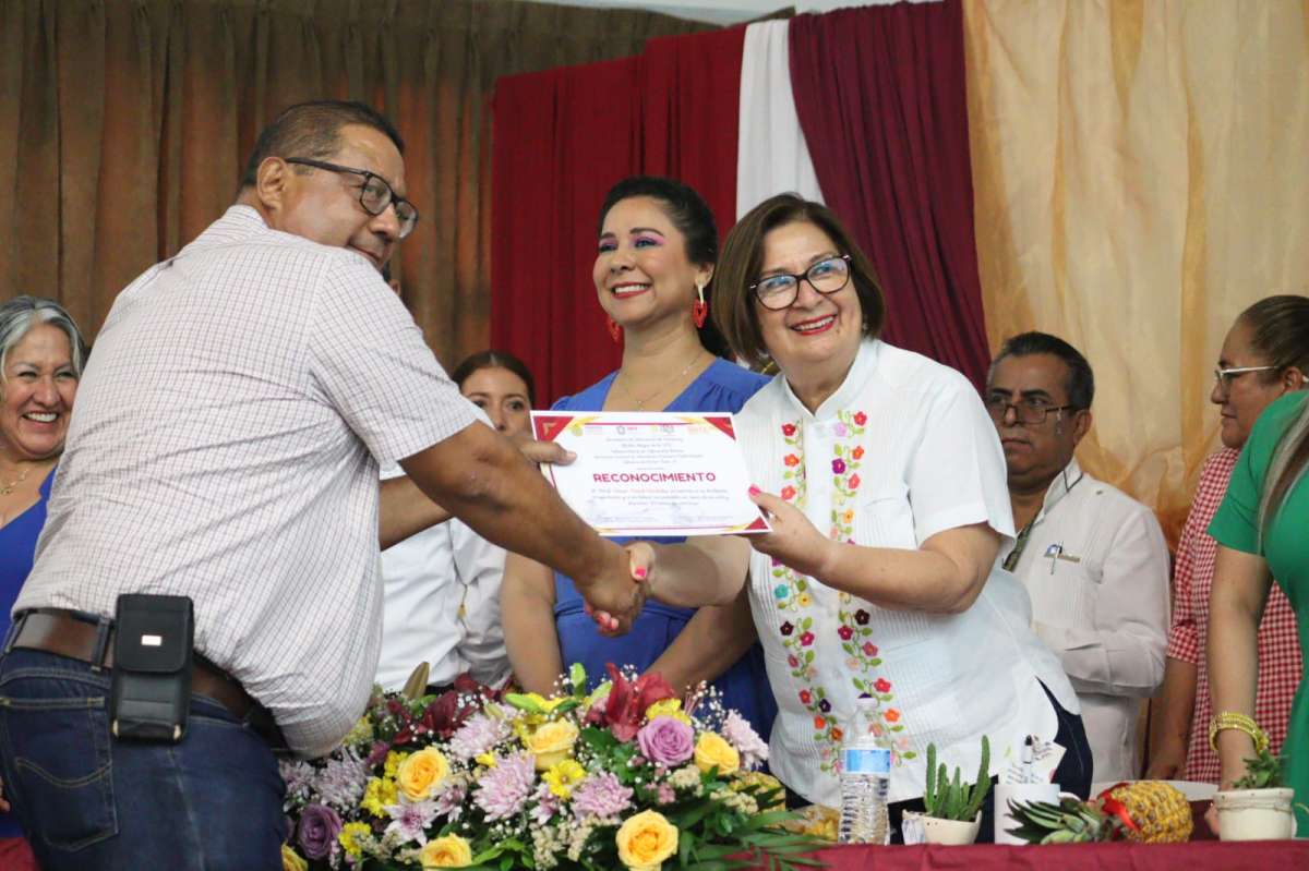 Niñez veracruzana, tesoro invaluable y compromiso para seguir trabajando por su bienestar: Mago Corro