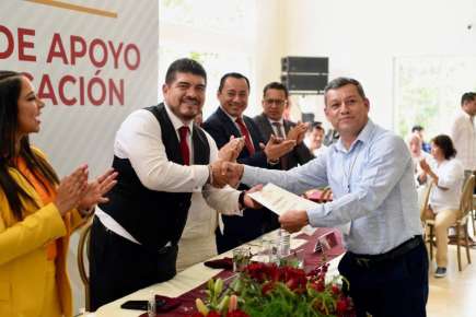 Zenyazen Escobar festeja a personal de apoyo y asistencia de la SEV