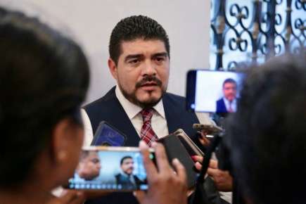 Zenyazen anuncia asambleas informativas de libros de texto