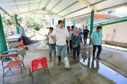 Zenyazen recorre escuelas dañadas por lluvias en Zongolica; trabajan los tres órdenes de gobierno para la recuperación de estas 