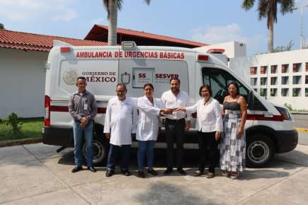 ¡Cumple Mago Corro! Lleva ambulancia al Hospital General de Subzona 33, de Tierra Blanca