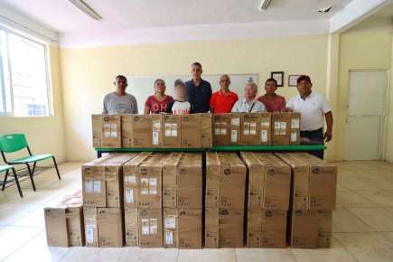 Zenyazen cumplió su palabra, envió equipo de cómputo y mobiliario a secundaria de Zongolica