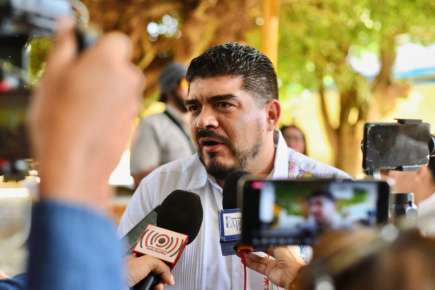 Zenyazen reitera que nuevos libros de texto “tumban” negocios millonarios de las casas editoriales dedicadas a la reventa y refrito de contenido