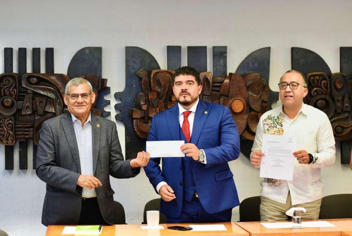 21 mil jóvenes podrán seguir estudiando tras colaboración histórica entre la SEV y UV