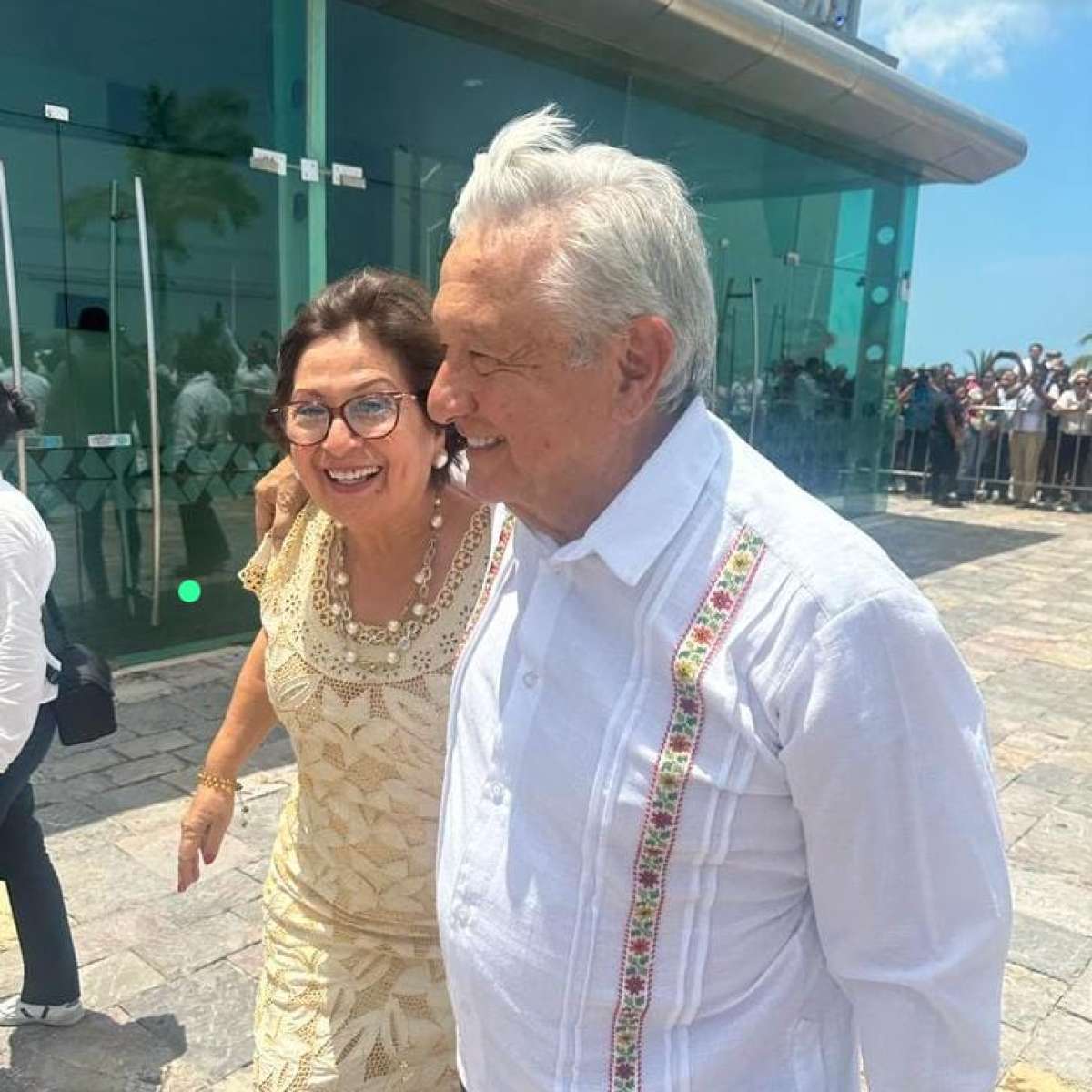 Margarita Corro Mendoza y Juan Javier Gómez Cazarín en el ánimo presidencial.