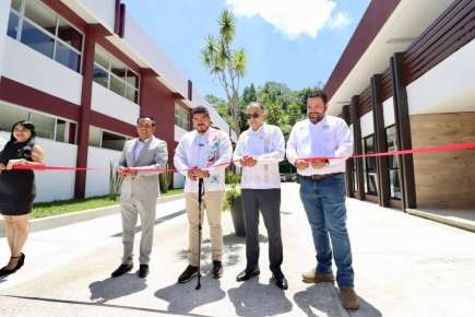 Zenyazen Escobar celebra 15 años de la Politécnica de Huatusco