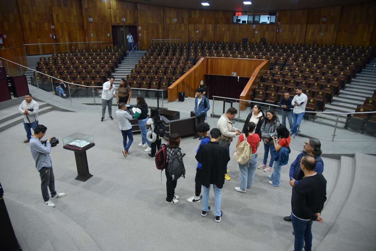 Recibe Congreso a estudiantes de Arquitectura      