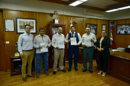 Zenyazen Escobar mantiene ritmo de trabajo intenso para el sector educativo