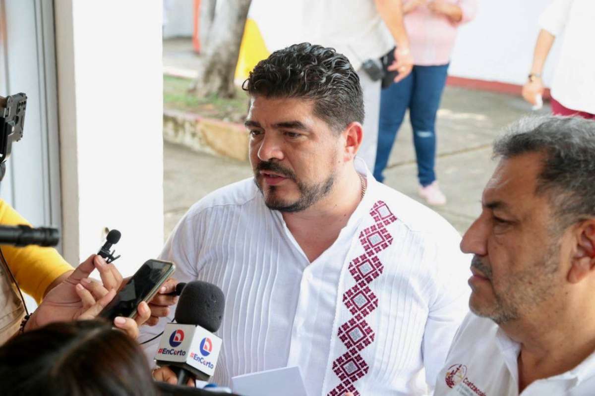 Con buen manejo de recursos se trabaja para aliviar carencias en escuelas: Zenyazen Escobar